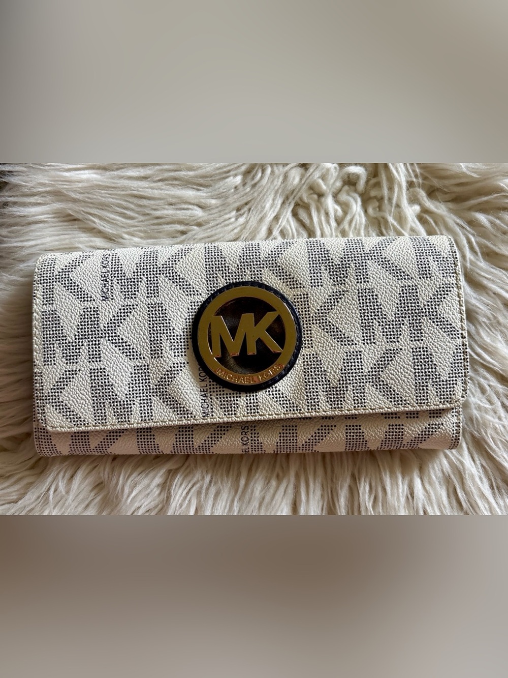 Michael Kors Vanilla Signature MK Logo Fulton Flap Continental Wallet Clutch EUC - Picture 7 of 16